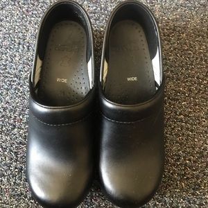 Dankso Clogs sz 38 EU WIDE
